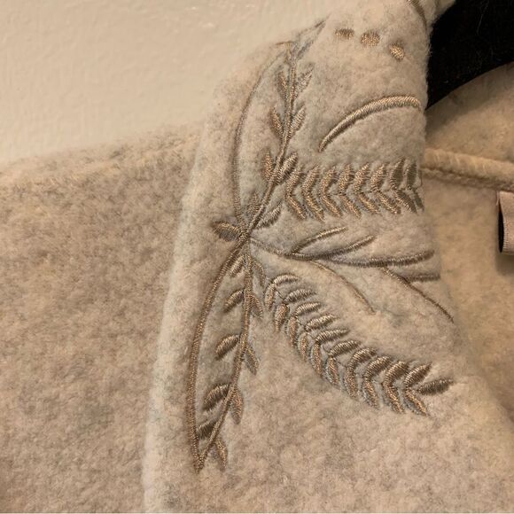 D’ALLAIRD’S Vintage Embroidered Fleece Sweater White Size Medium - Picture 4 of 11